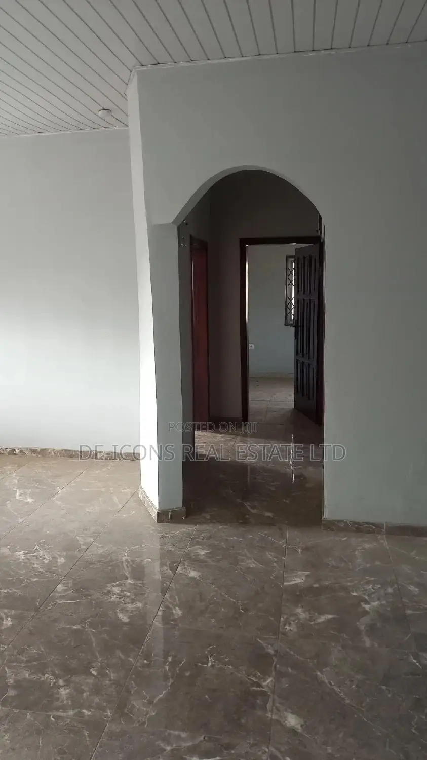 2bdrm Duplex in De-Icons Real Estate, Awutu Senya East Municipal