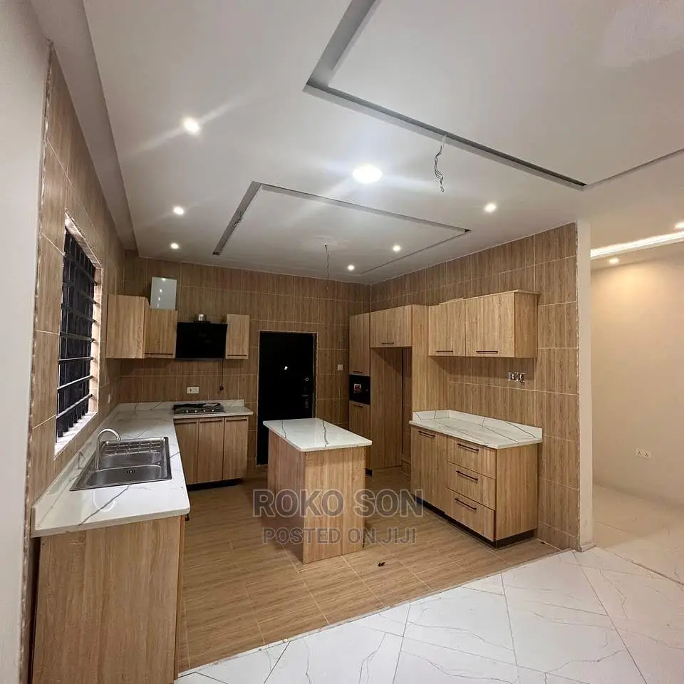 5bdrm Duplex in Dr Roko, Accra Metropolitan for sale