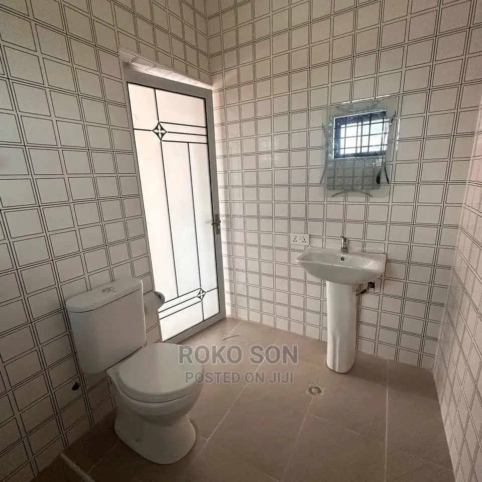 5bdrm Duplex in Dr Roko, Accra Metropolitan for sale
