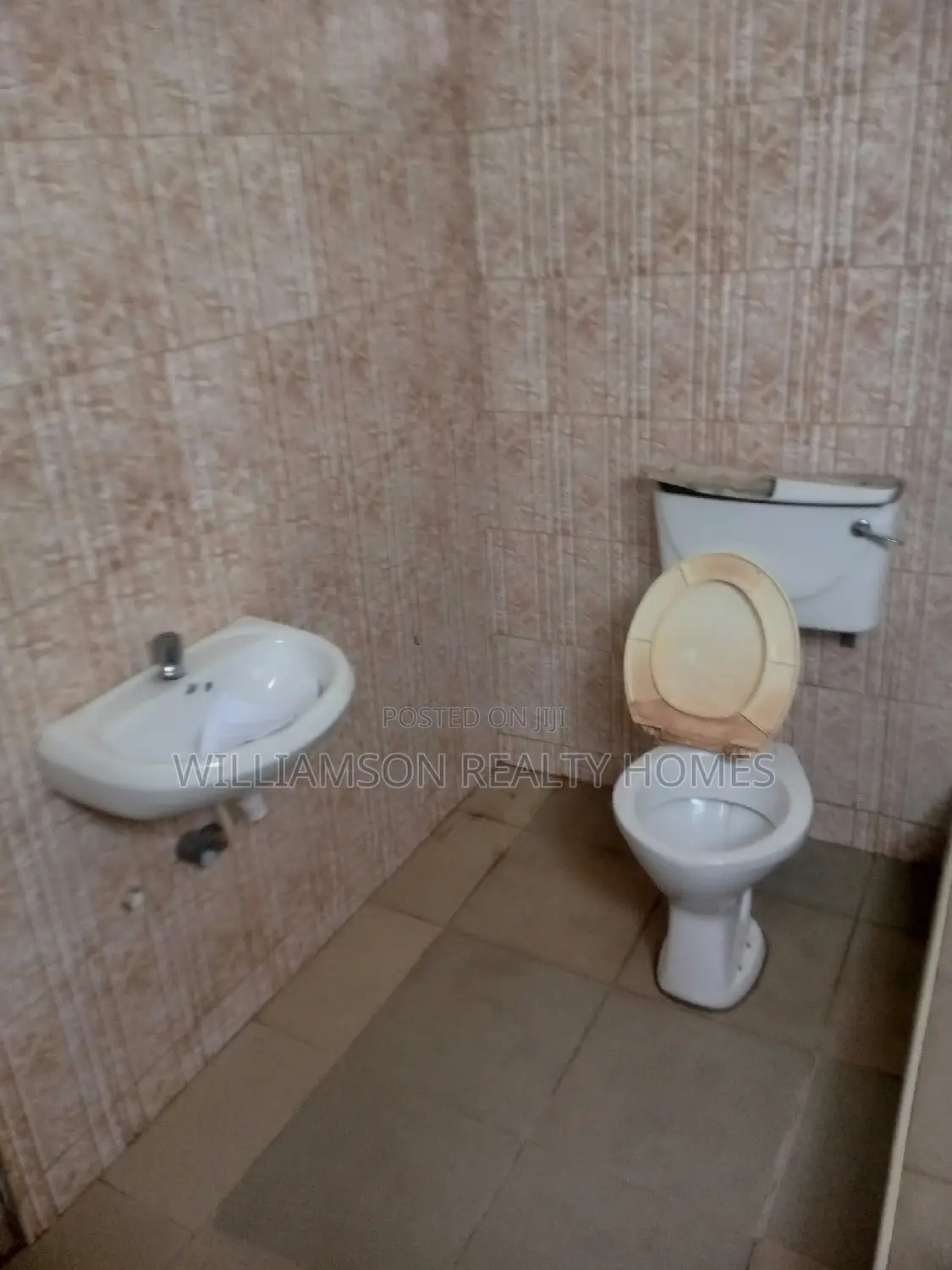 1bdrm Apartment in Community 20 Estate, Spintex for rent
