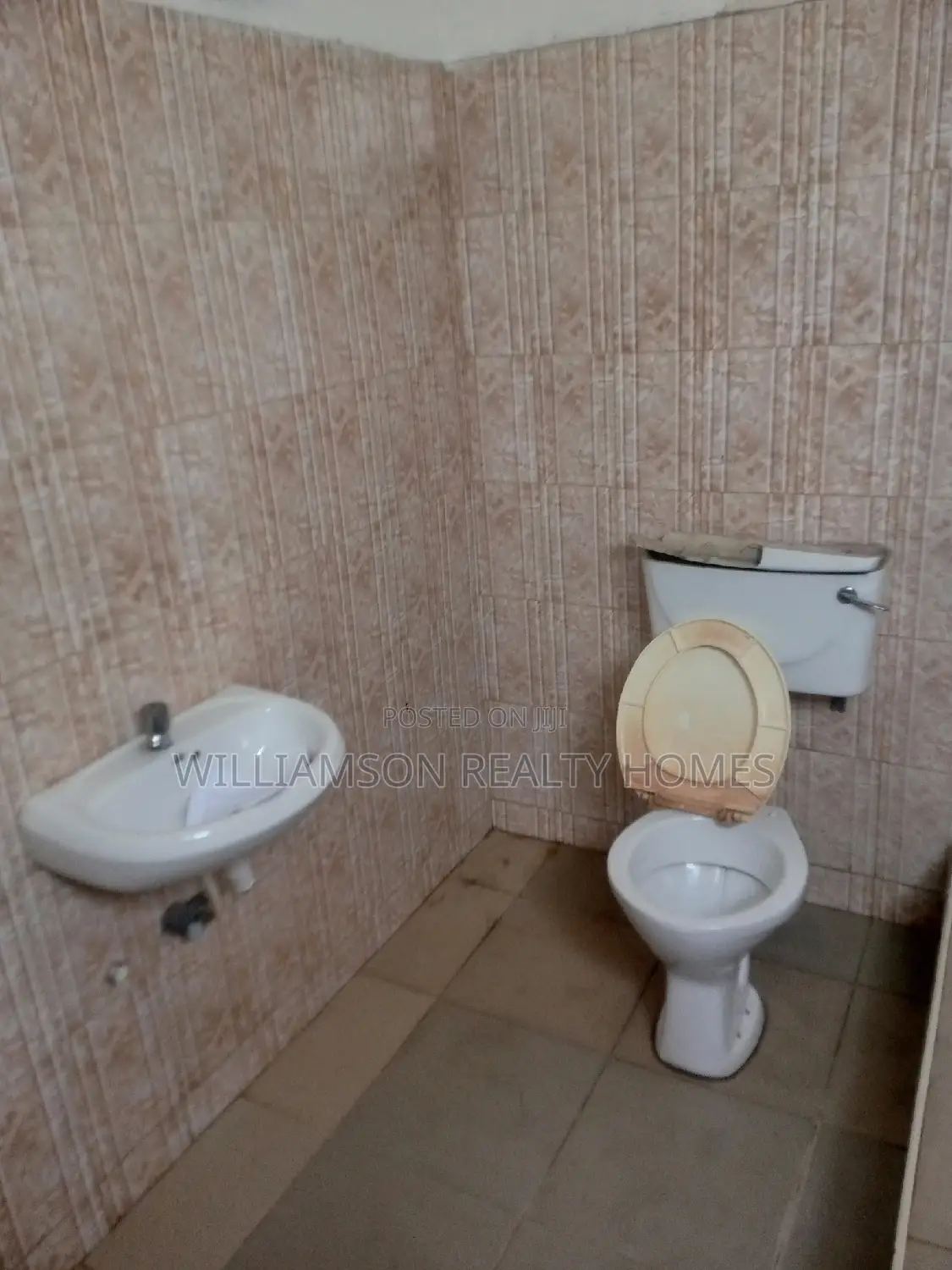 1bdrm Apartment in Community 20 Estate, Spintex for rent