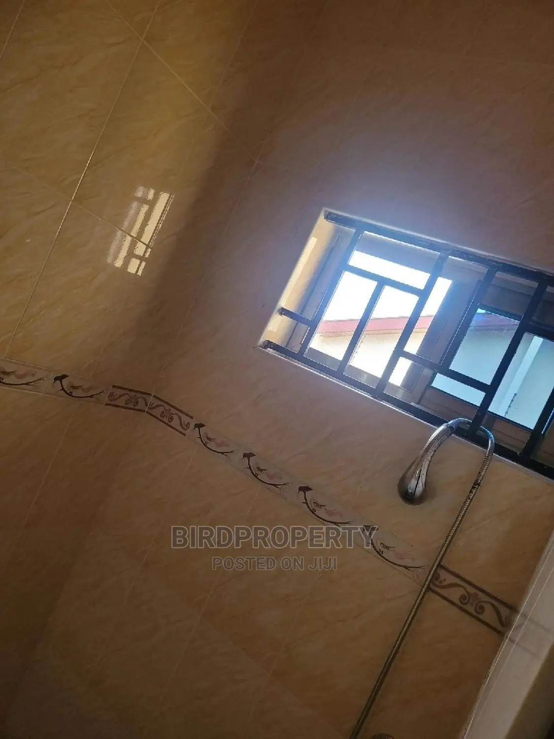 1bdrm Room & Parlour in Birdproperty, Little Roses Area for rent