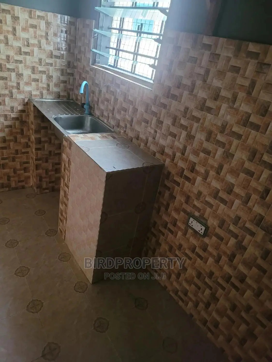 1bdrm Room & Parlour in Birdproperty, Little Roses Area for rent