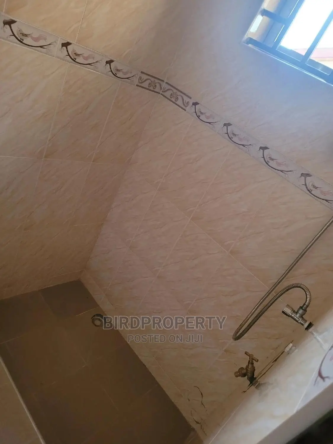 1bdrm Room & Parlour in Birdproperty, Little Roses Area for rent