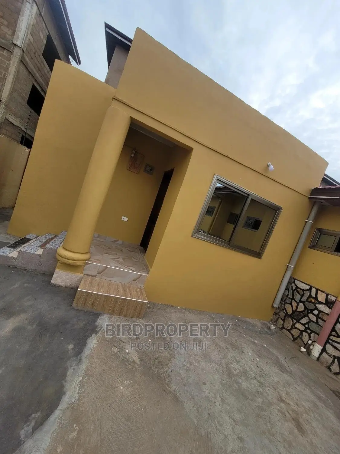 1bdrm Room & Parlour in Birdproperty, Little Roses Area for rent