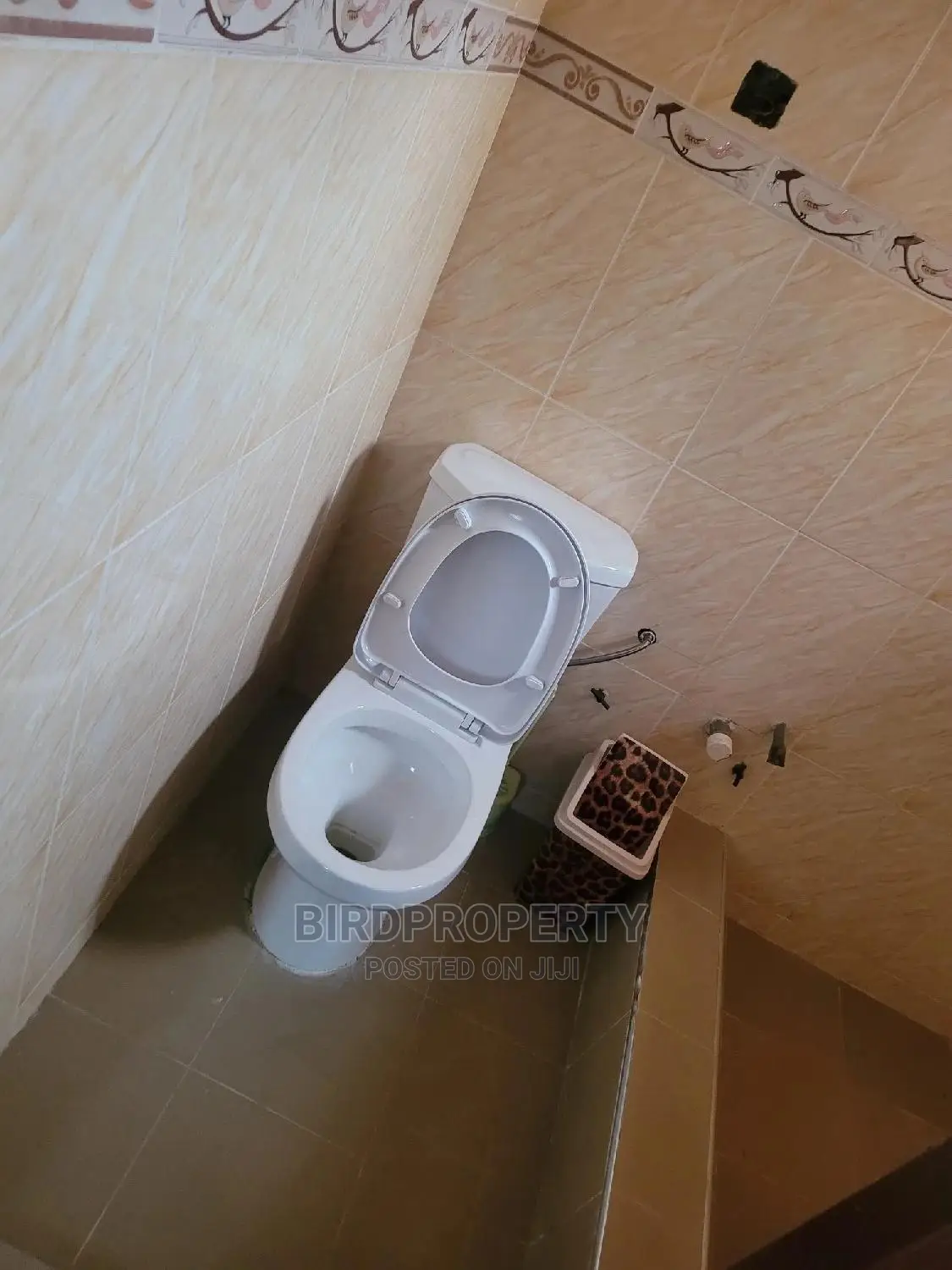1bdrm Room & Parlour in Birdproperty, Little Roses Area for rent