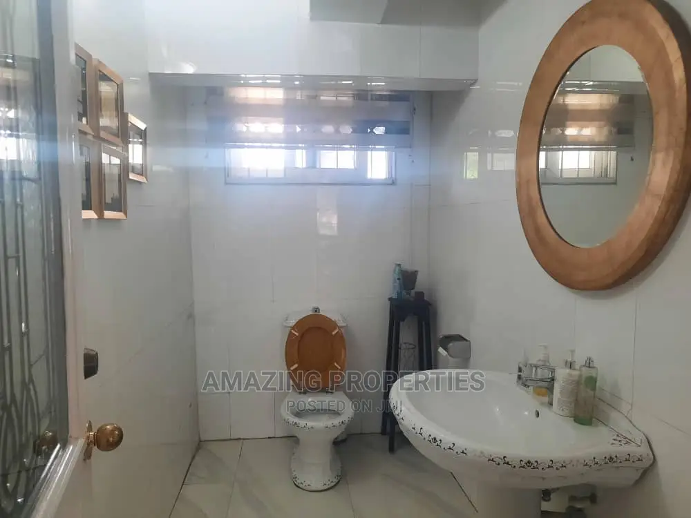 4bdrm House in 4Bedrooms With, Airport Residential Area for Rent