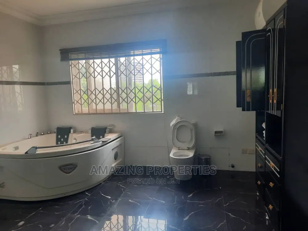 4bdrm House in 4Bedrooms With, Airport Residential Area for Rent