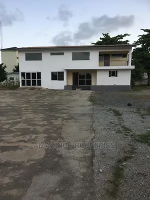 4bdrm House in 5 Bedroom House With for Rent