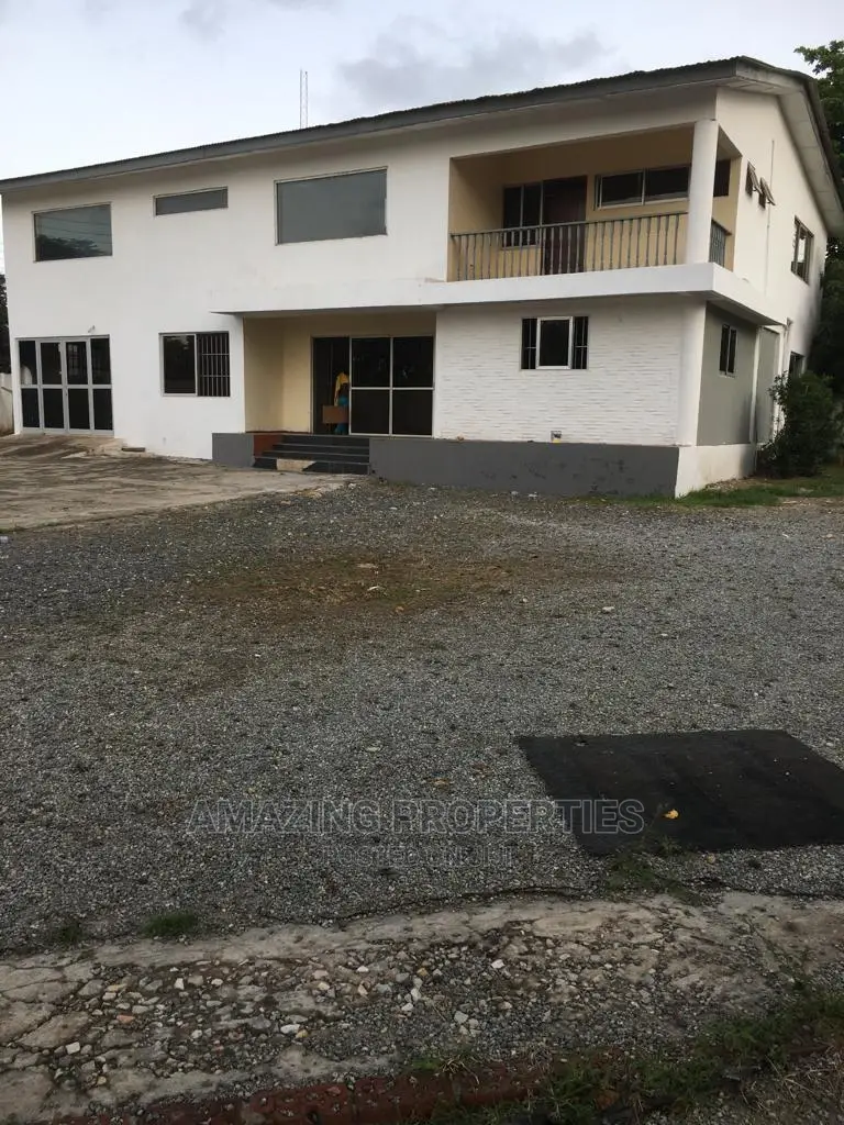4bdrm House in 5 Bedroom House With for Rent