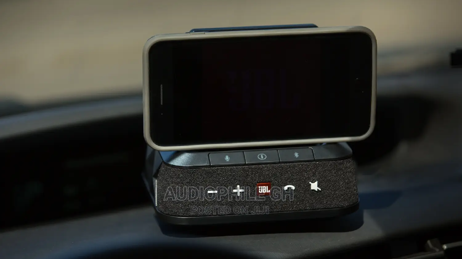 JBL Smartbase Wireless in Vehicle Charger and Speaker