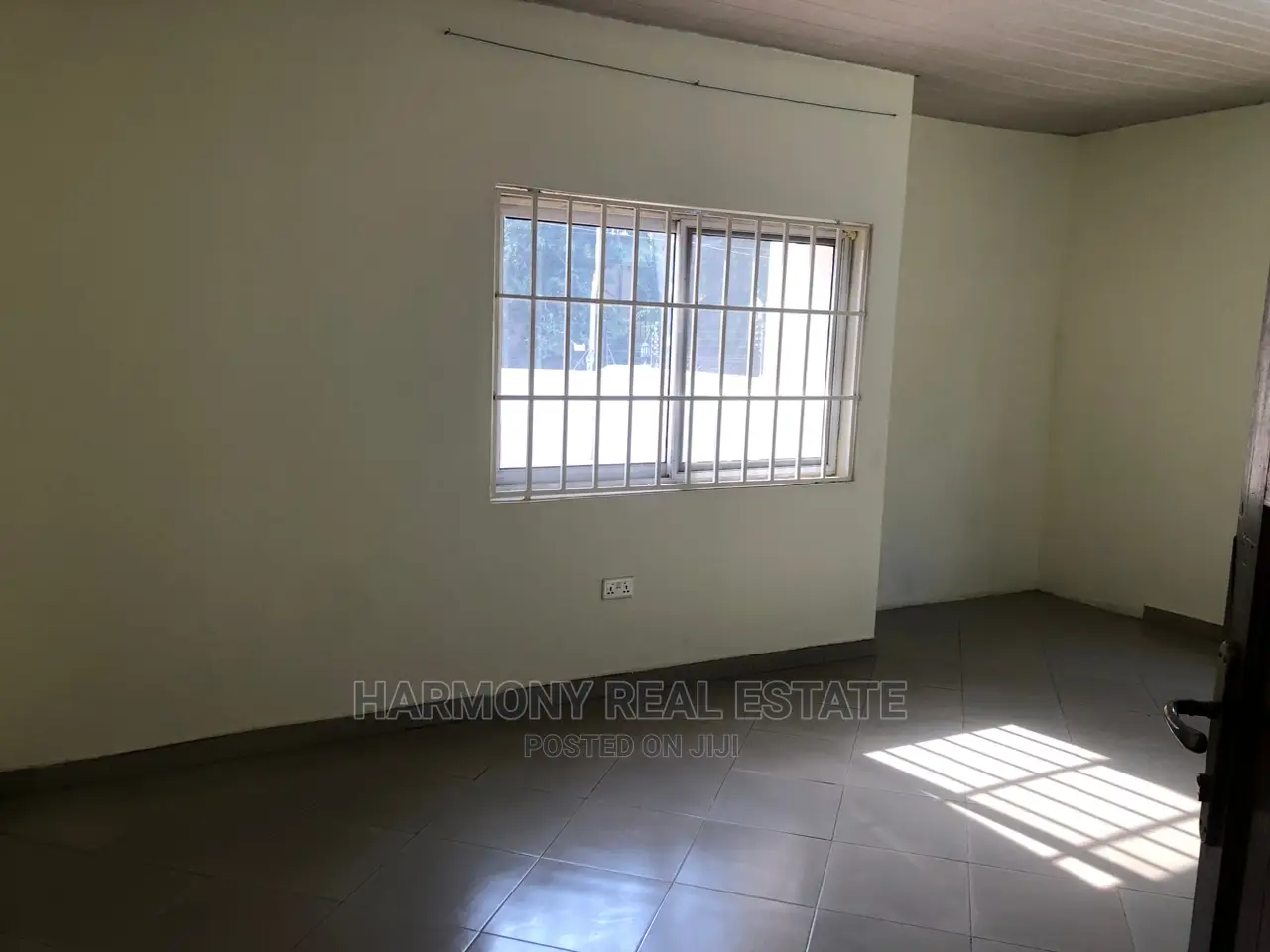 2bdrm Apartment in Kokomlemle for Rent
