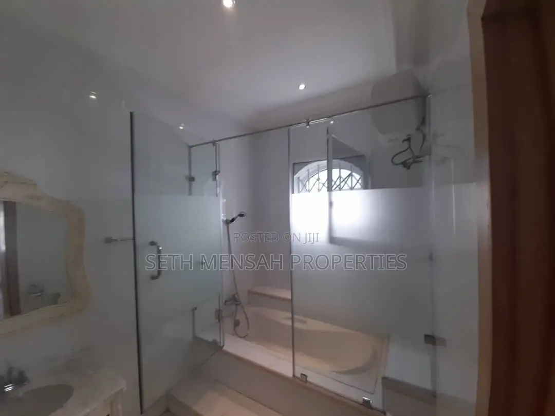 5bdrm Mansion in East Legon for Rent