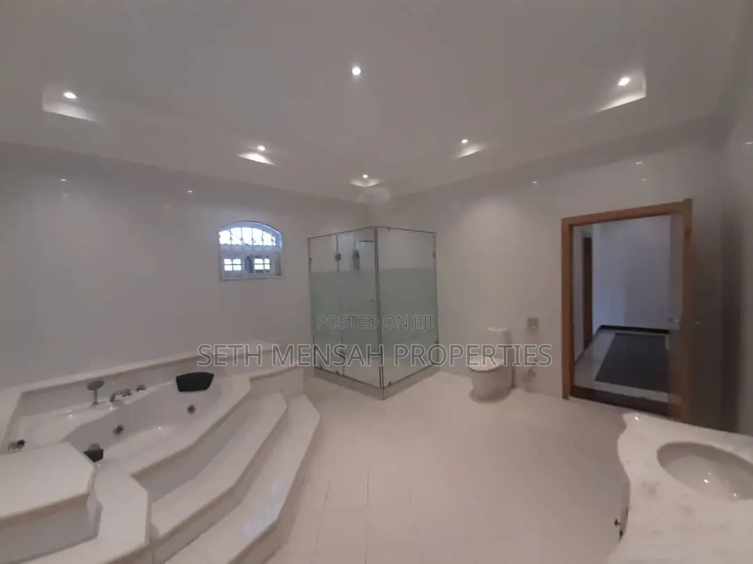 5bdrm Mansion in East Legon for Rent