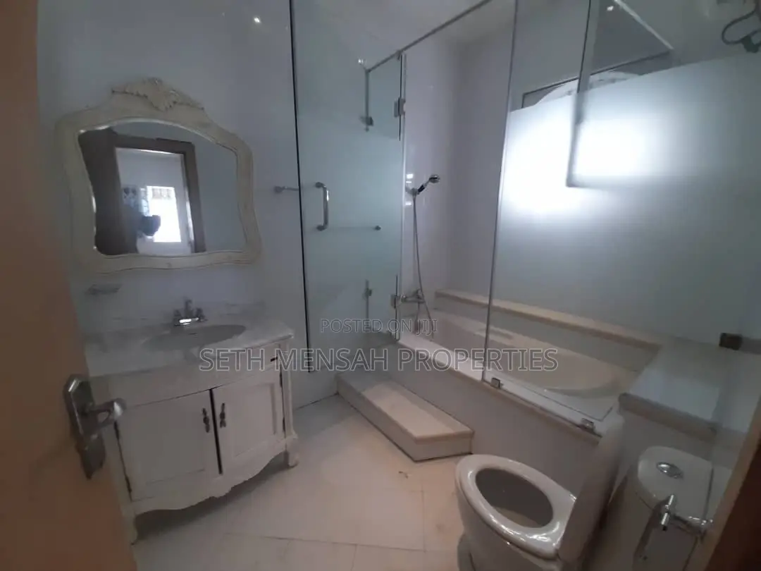 5bdrm Mansion in East Legon for Rent