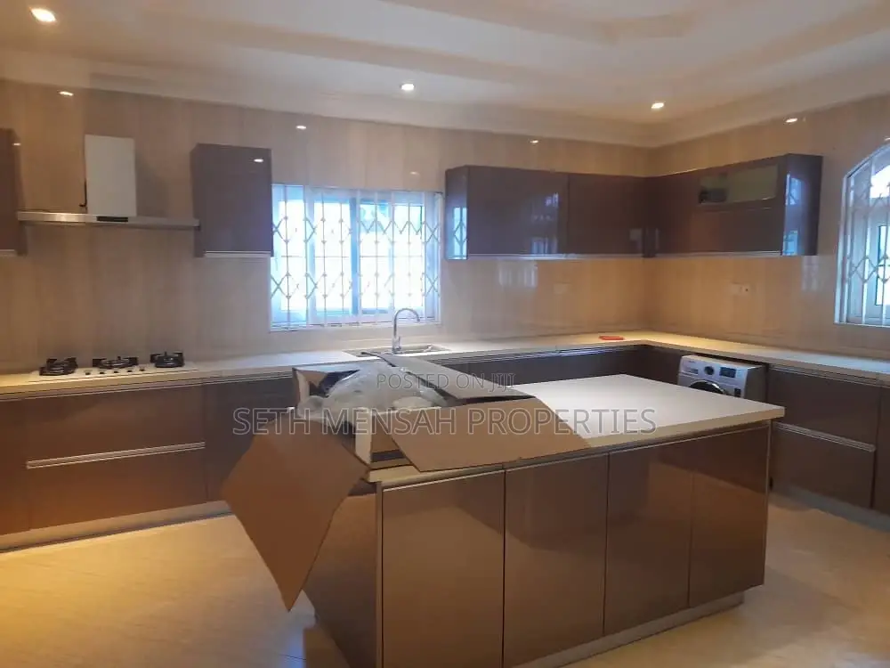 5bdrm Mansion in East Legon for Rent