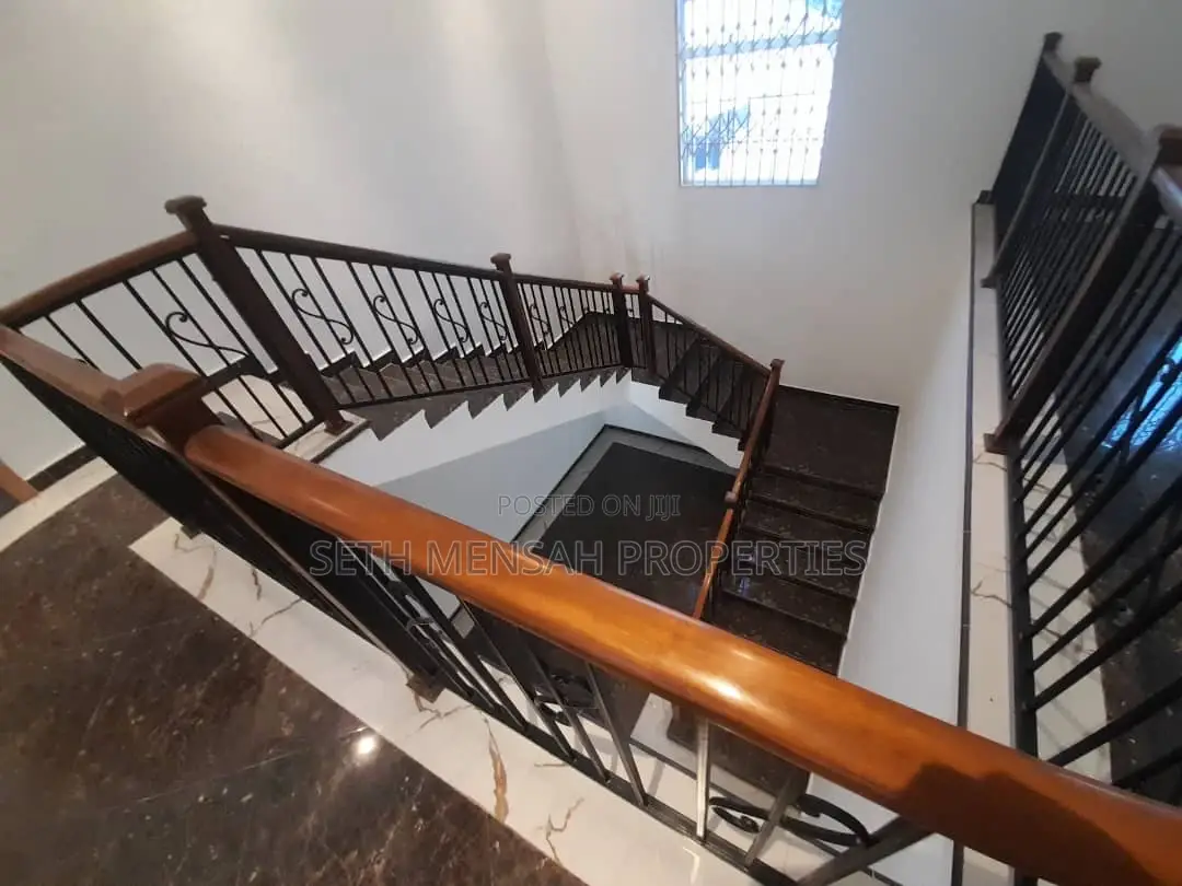5bdrm Mansion in East Legon for Rent