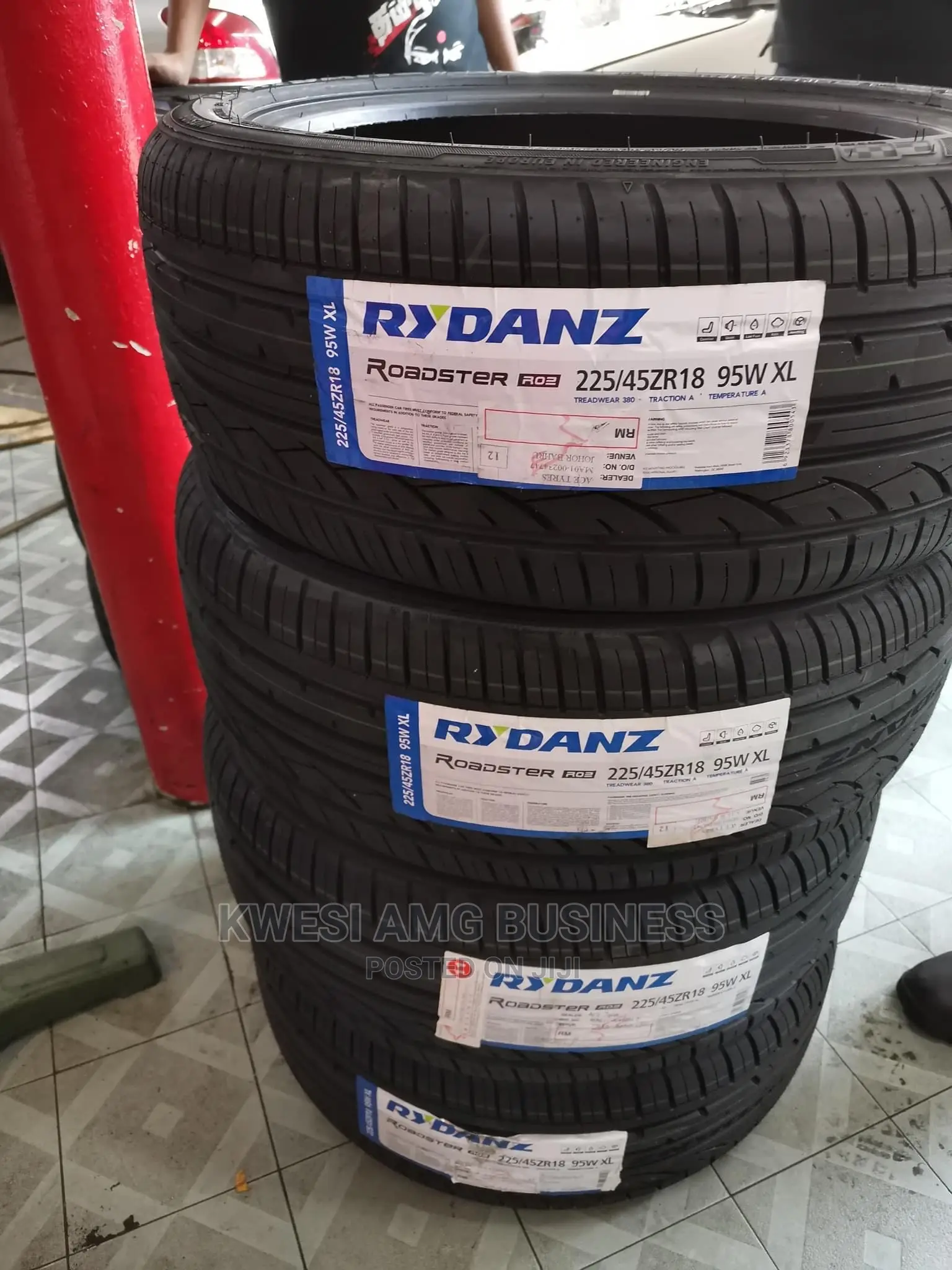 225/45r18 Rydanz Tire