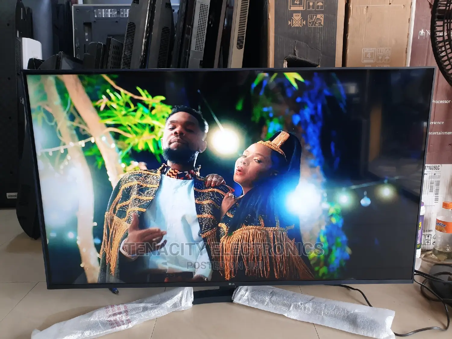 2022 LG 43"Uhd HDR Edgeless Smart Satellite TV