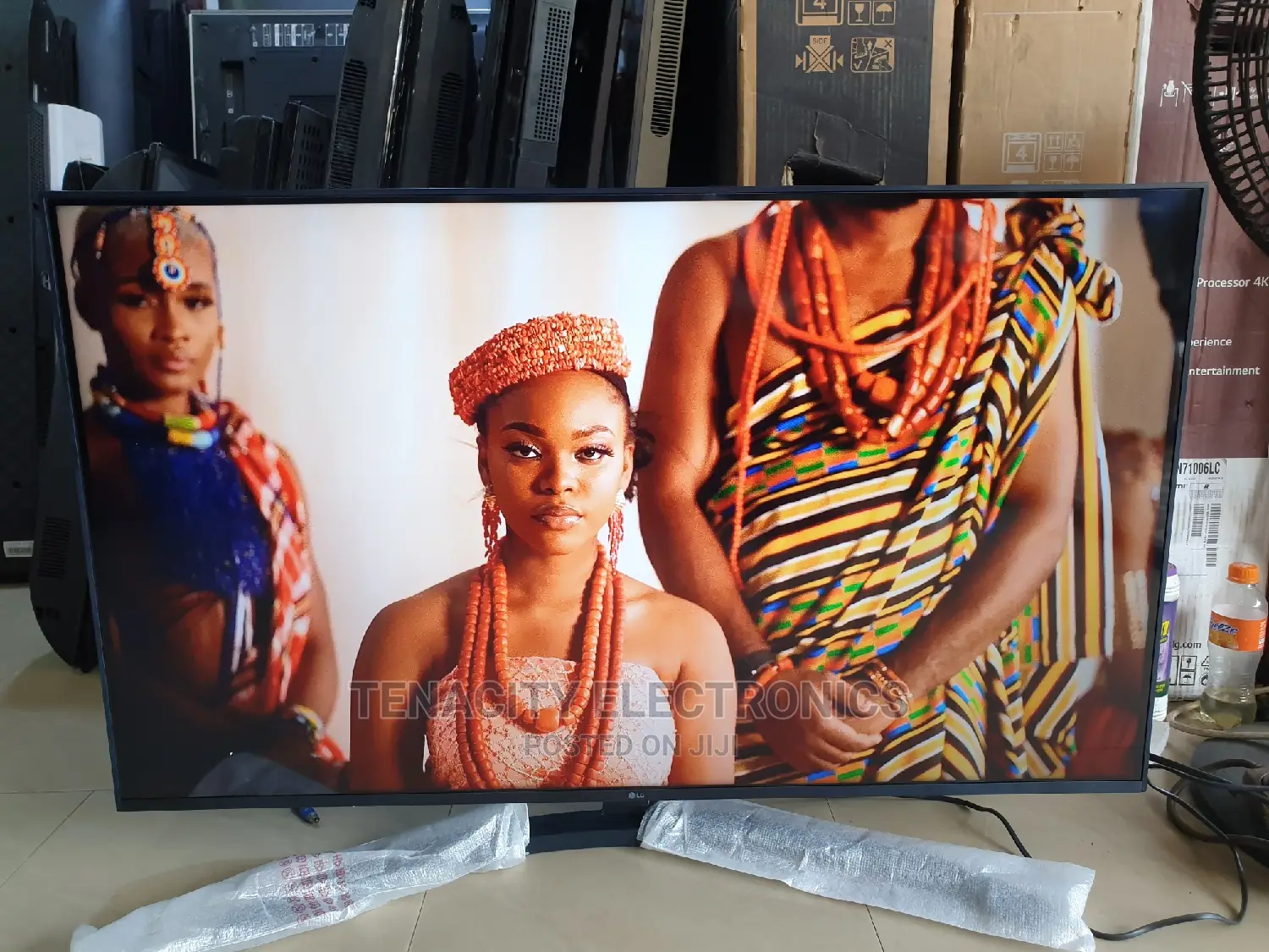 2022 LG 43"Uhd HDR Edgeless Smart Satellite TV
