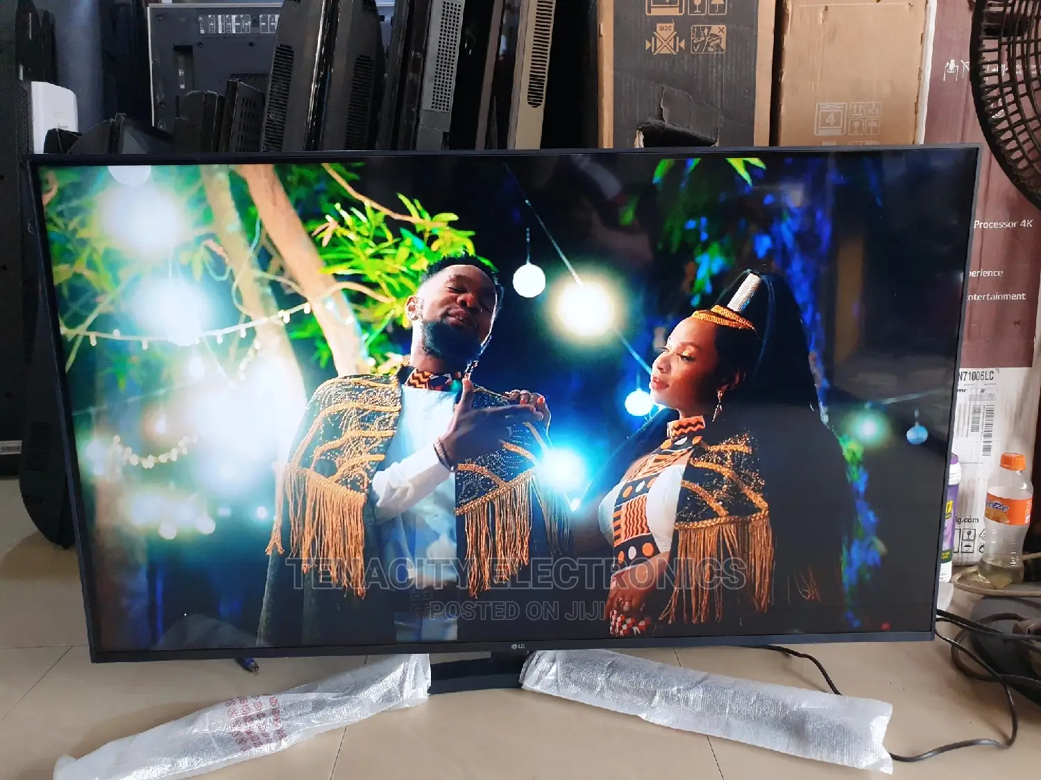 2022 LG 43"Uhd HDR Edgeless Smart Satellite TV
