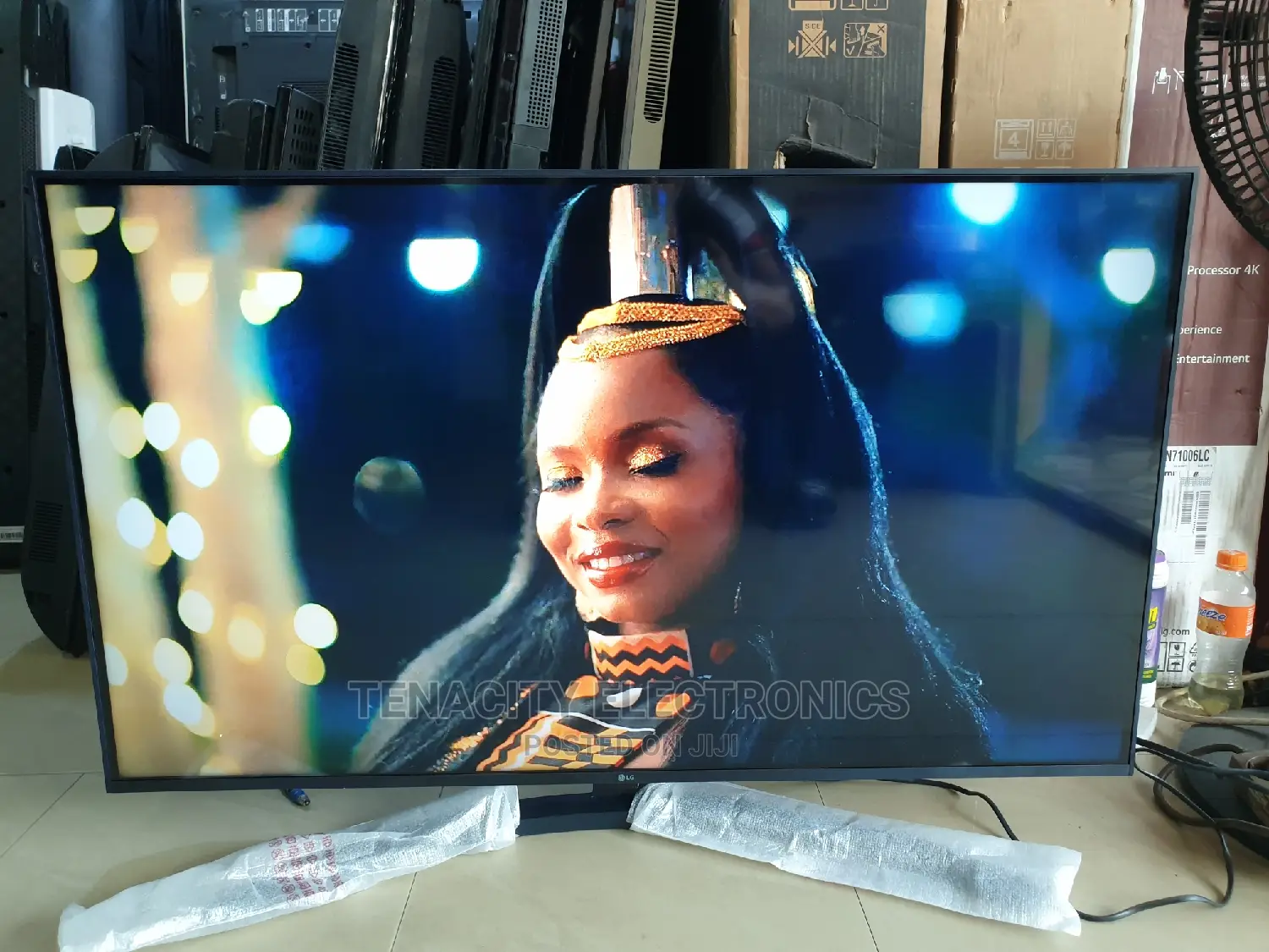 2022 LG 43"Uhd HDR Edgeless Smart Satellite TV