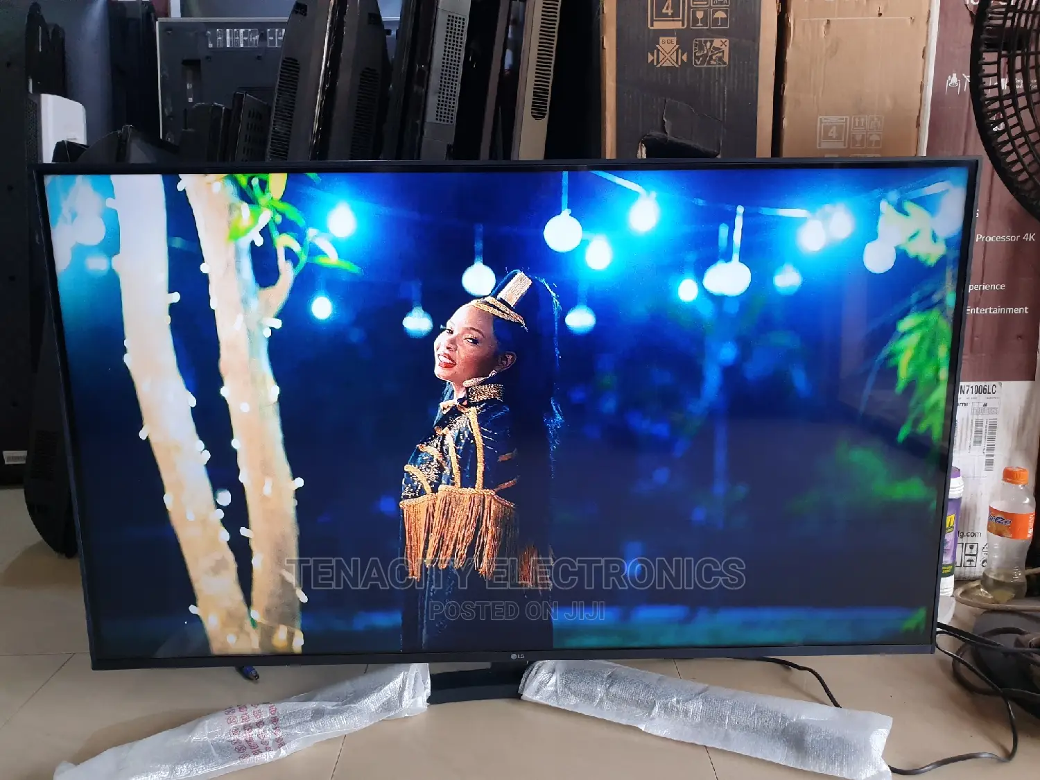 2022 LG 43"Uhd HDR Edgeless Smart Satellite TV