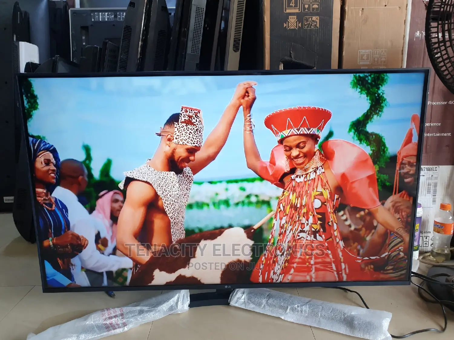 2022 LG 43"Uhd HDR Edgeless Smart Satellite TV