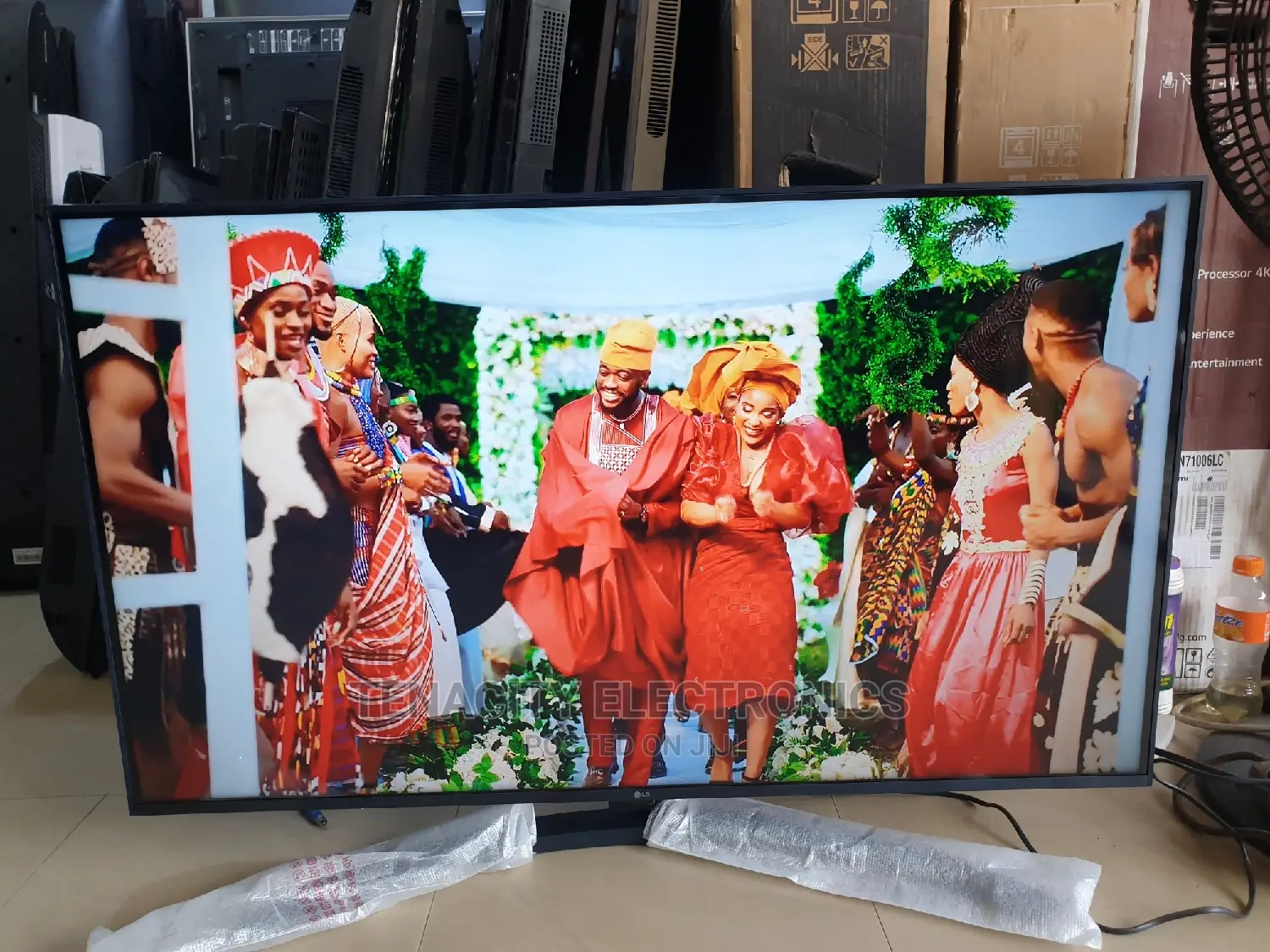2022 LG 43"Uhd HDR Edgeless Smart Satellite TV