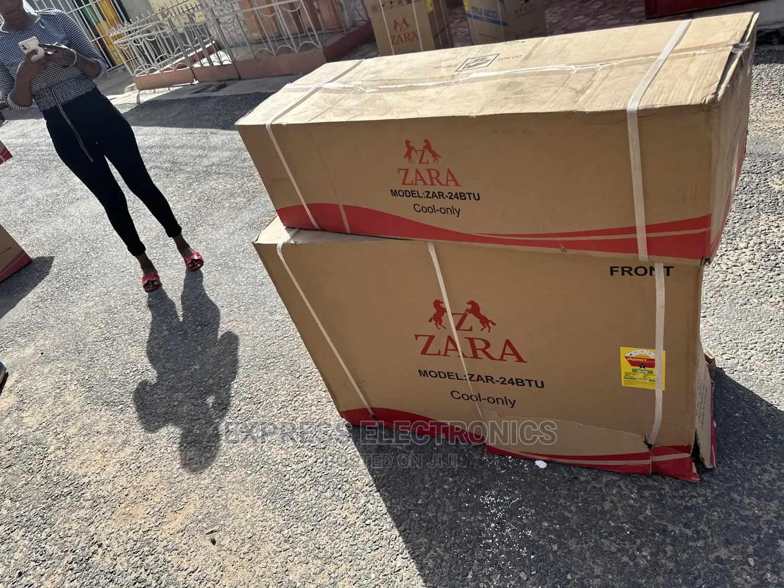 Best and Affordable Zara 2.5hp Split R410 Gas White Color