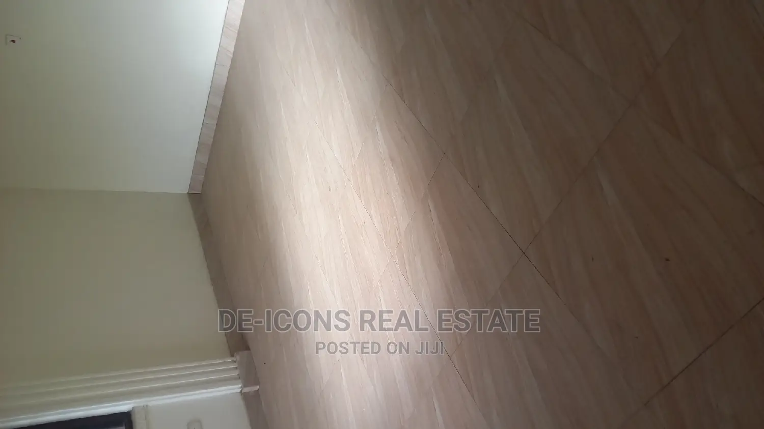 3bdrm Duplex in De-Icons Real Estate, Awutu Senya East Municipal