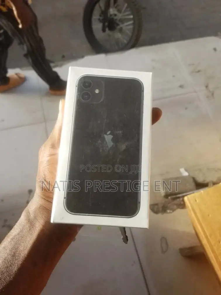 New Apple iPhone 11 128 GB Black