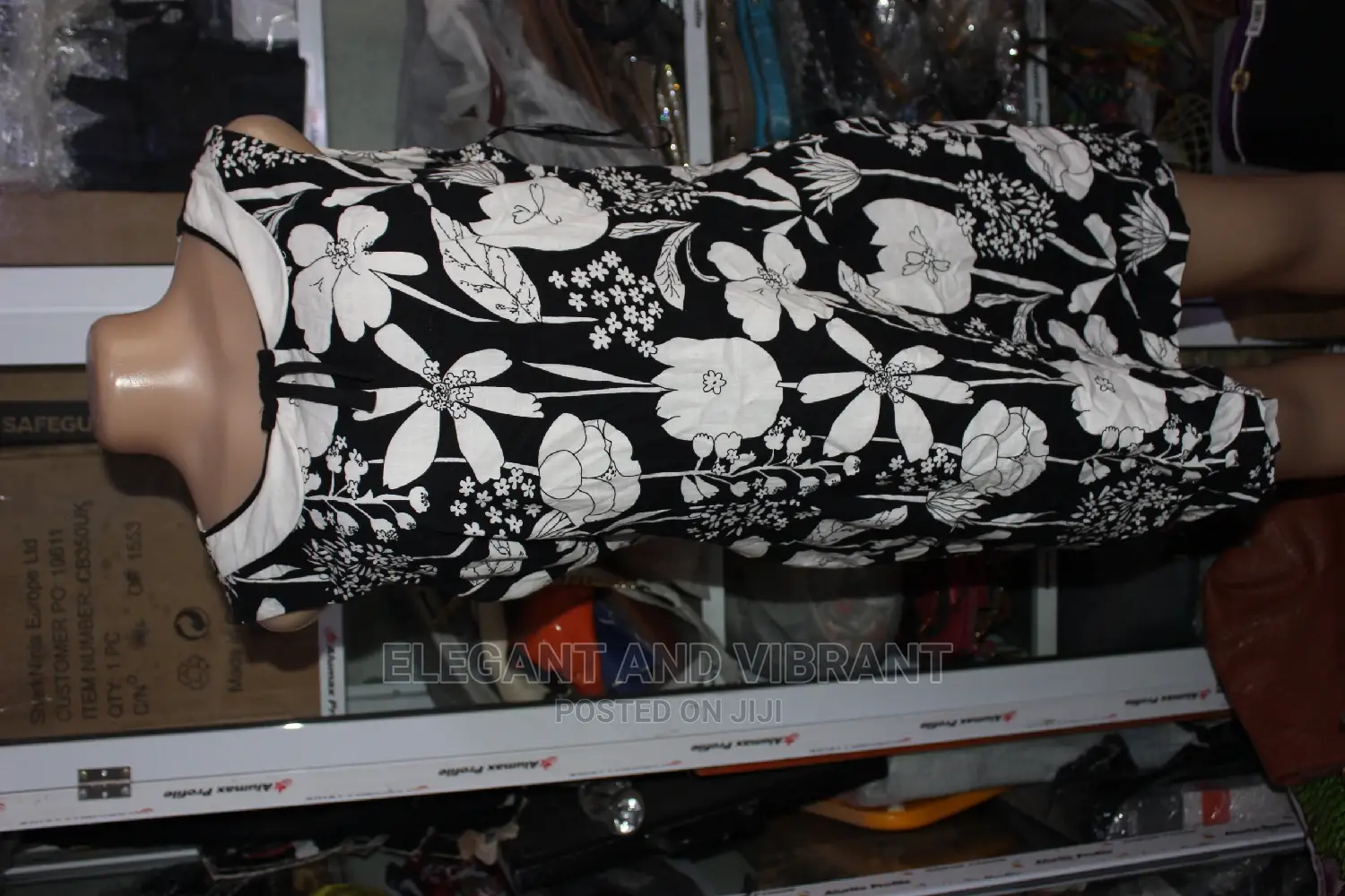 Beautiful Ladies Dres From Uk With No Tag