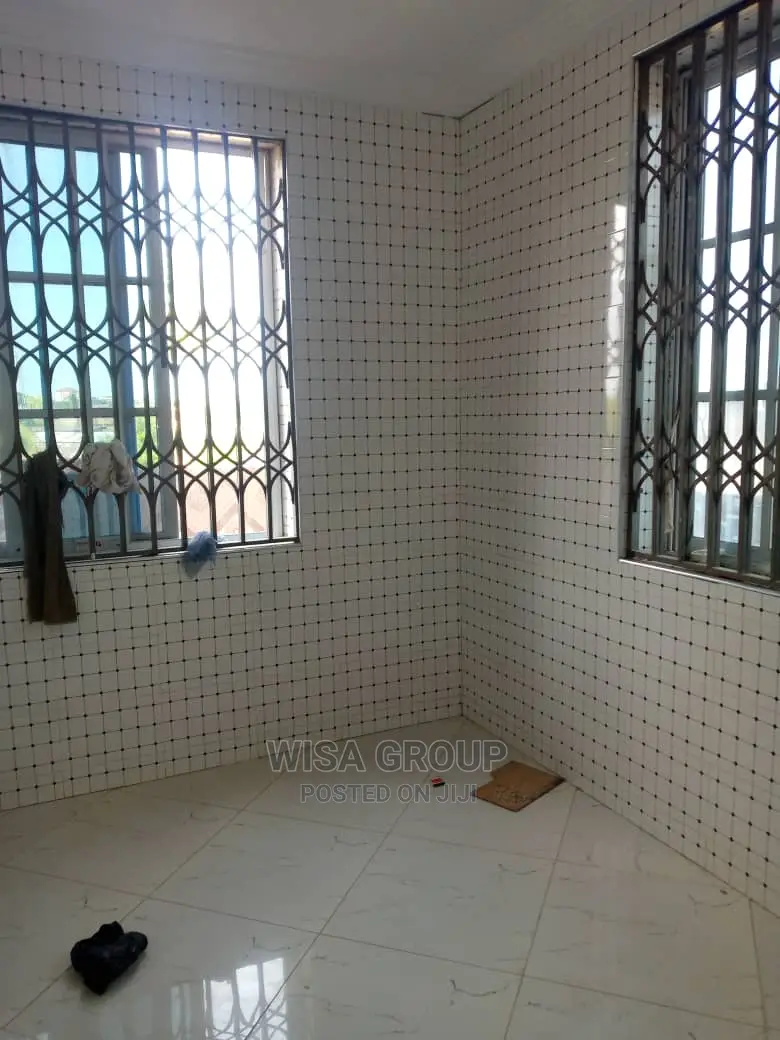 4bdrm Duplex in Wisa Groups, Osu for Rent