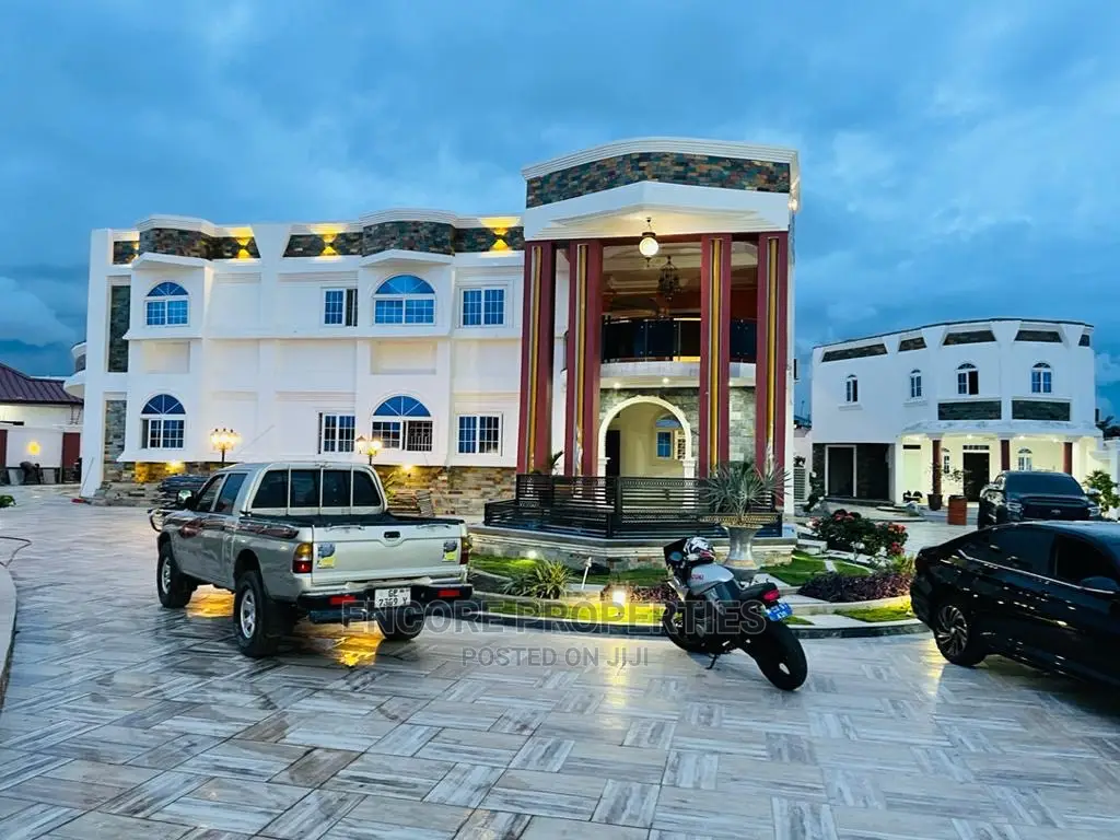 8bdrm Mansion in Tema for Sale