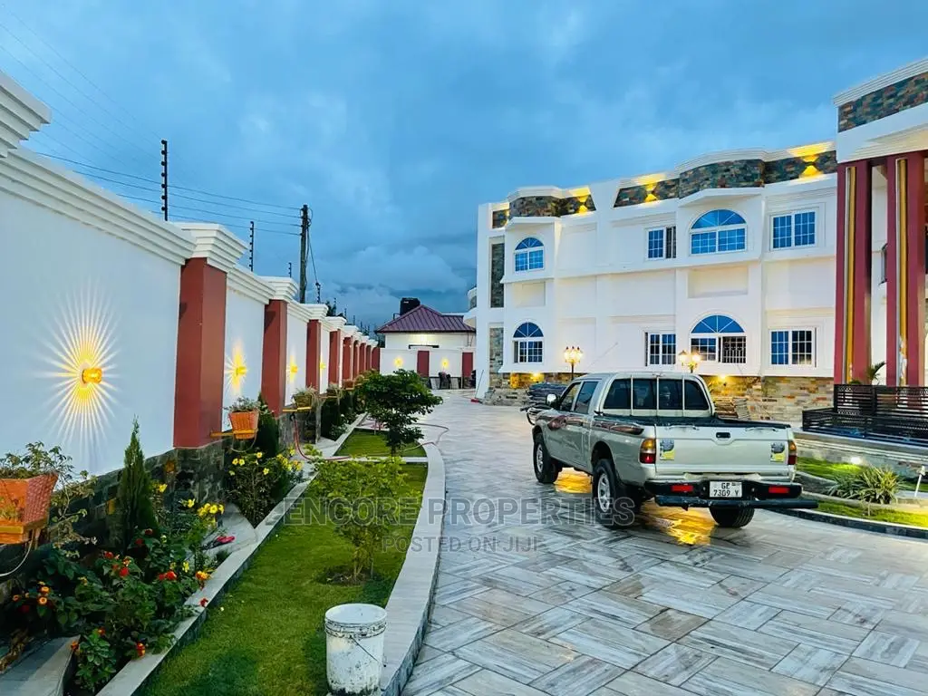 8bdrm Mansion in Tema for Sale