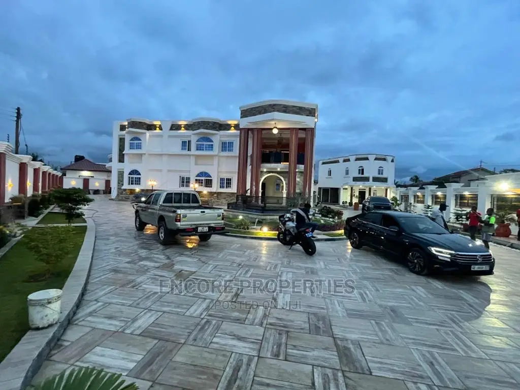 8bdrm Mansion in Tema for Sale