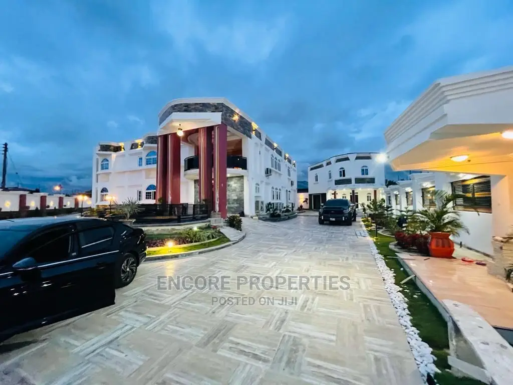 8bdrm Mansion in Tema for Sale