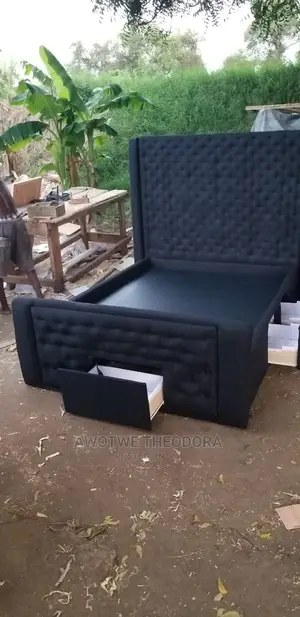 Bed Frame Wit Drawers Hiden in It( Payment Aftr Delivery)