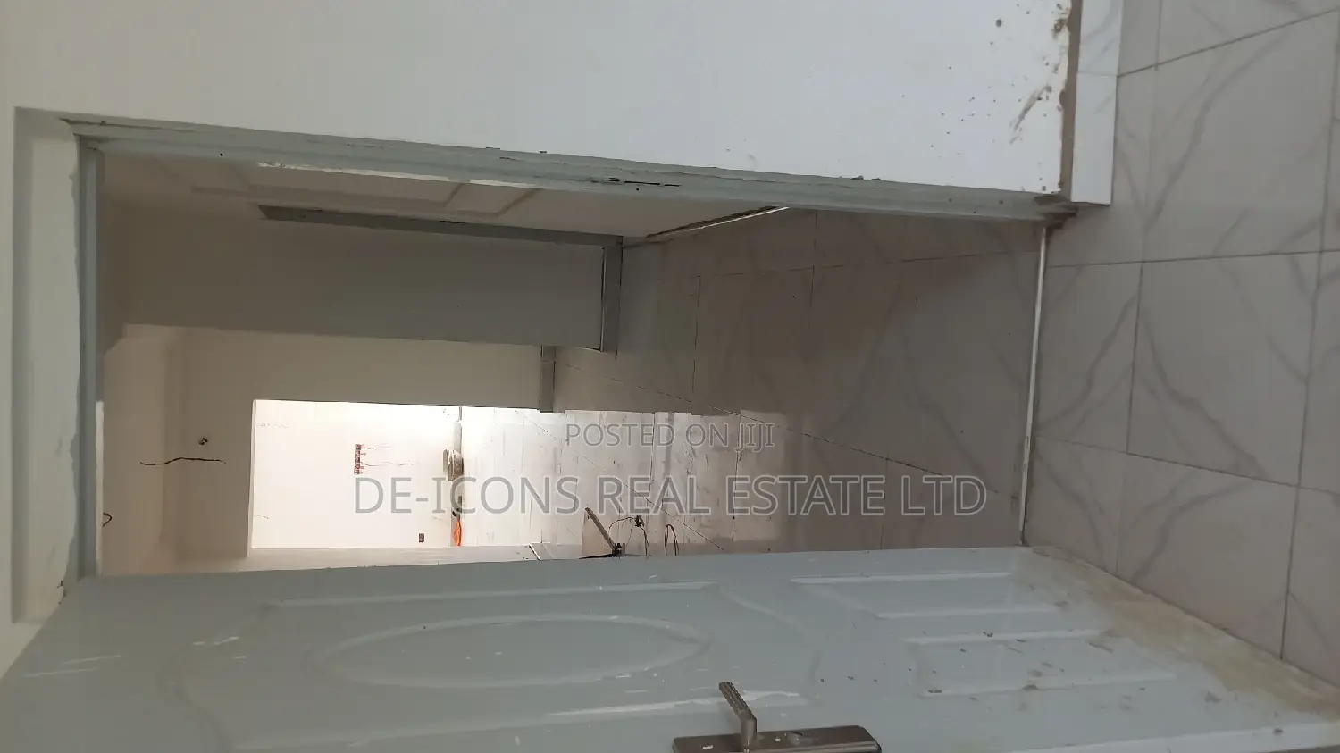 4bdrm Mansion in De-Icons Real Estate, Awutu Senya East Municipal