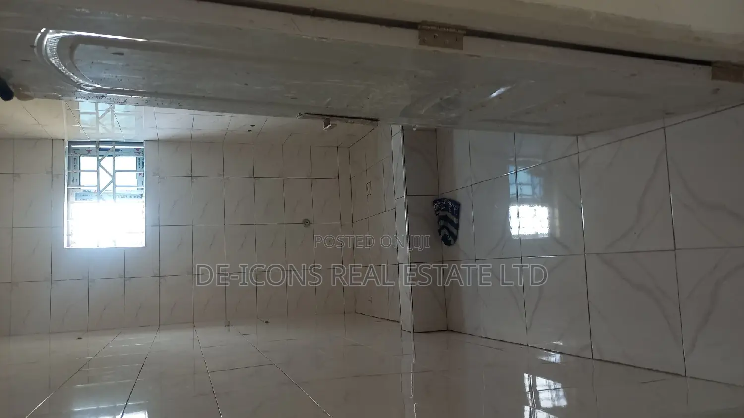 4bdrm Mansion in De-Icons Real Estate, Awutu Senya East Municipal