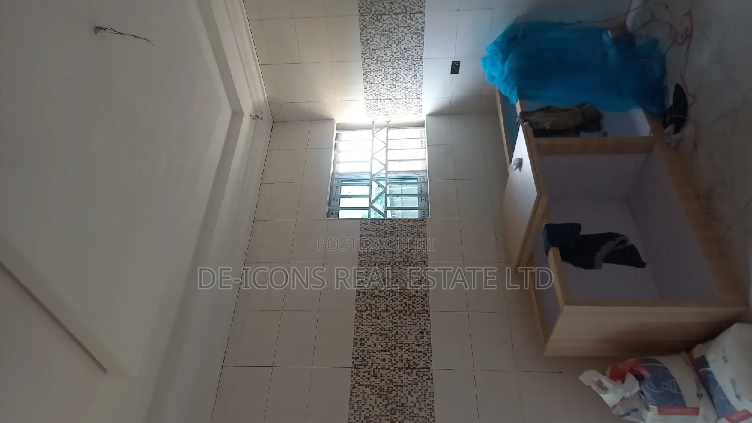 4bdrm Mansion in De-Icons Real Estate, Awutu Senya East Municipal