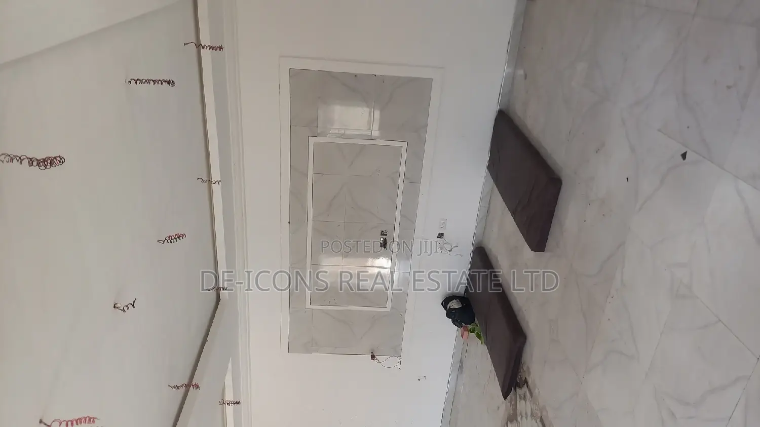 4bdrm Mansion in De-Icons Real Estate, Awutu Senya East Municipal