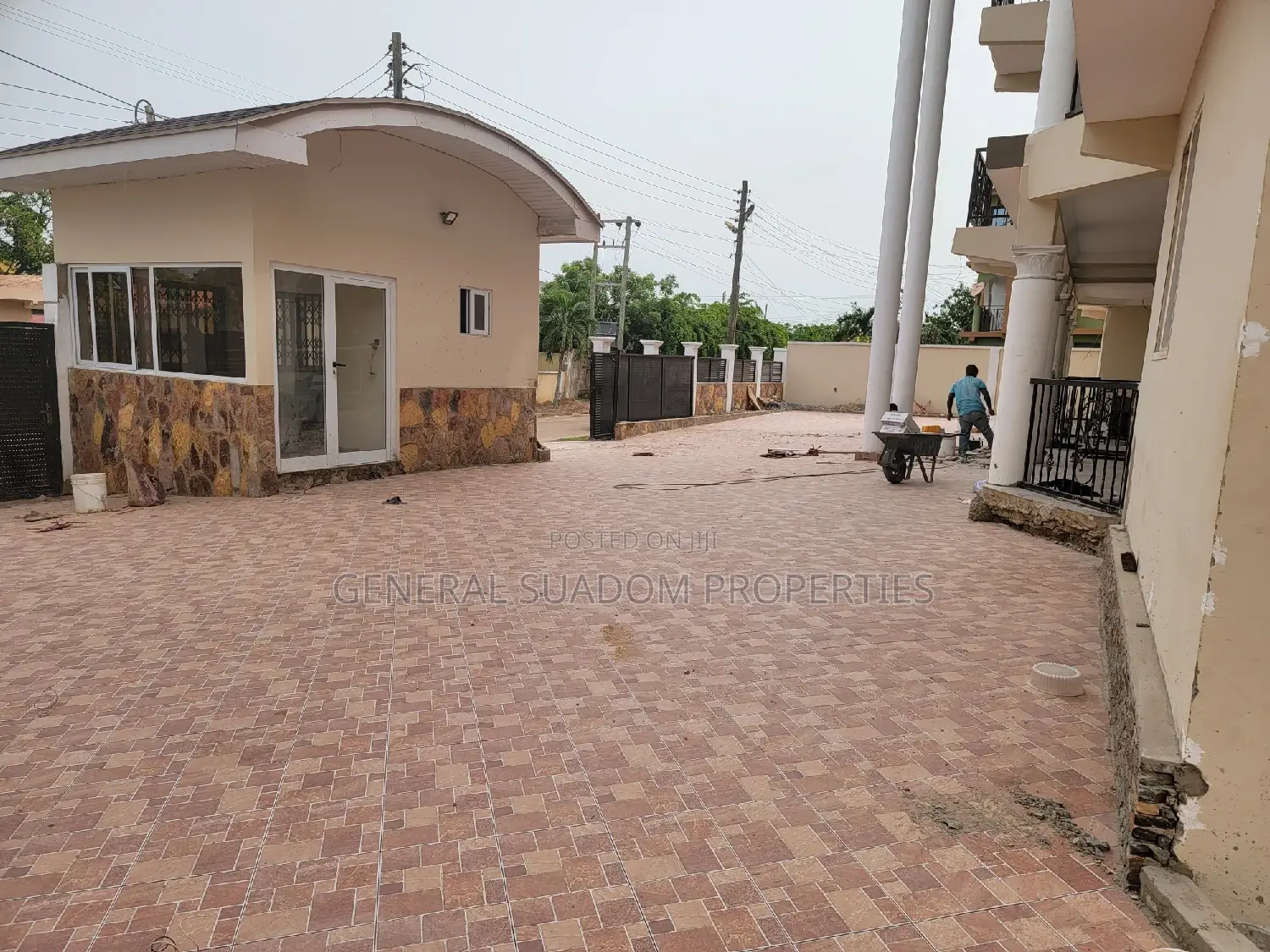 3bdrm Duplex in Suadom Properties, Coca Cola for Rent
