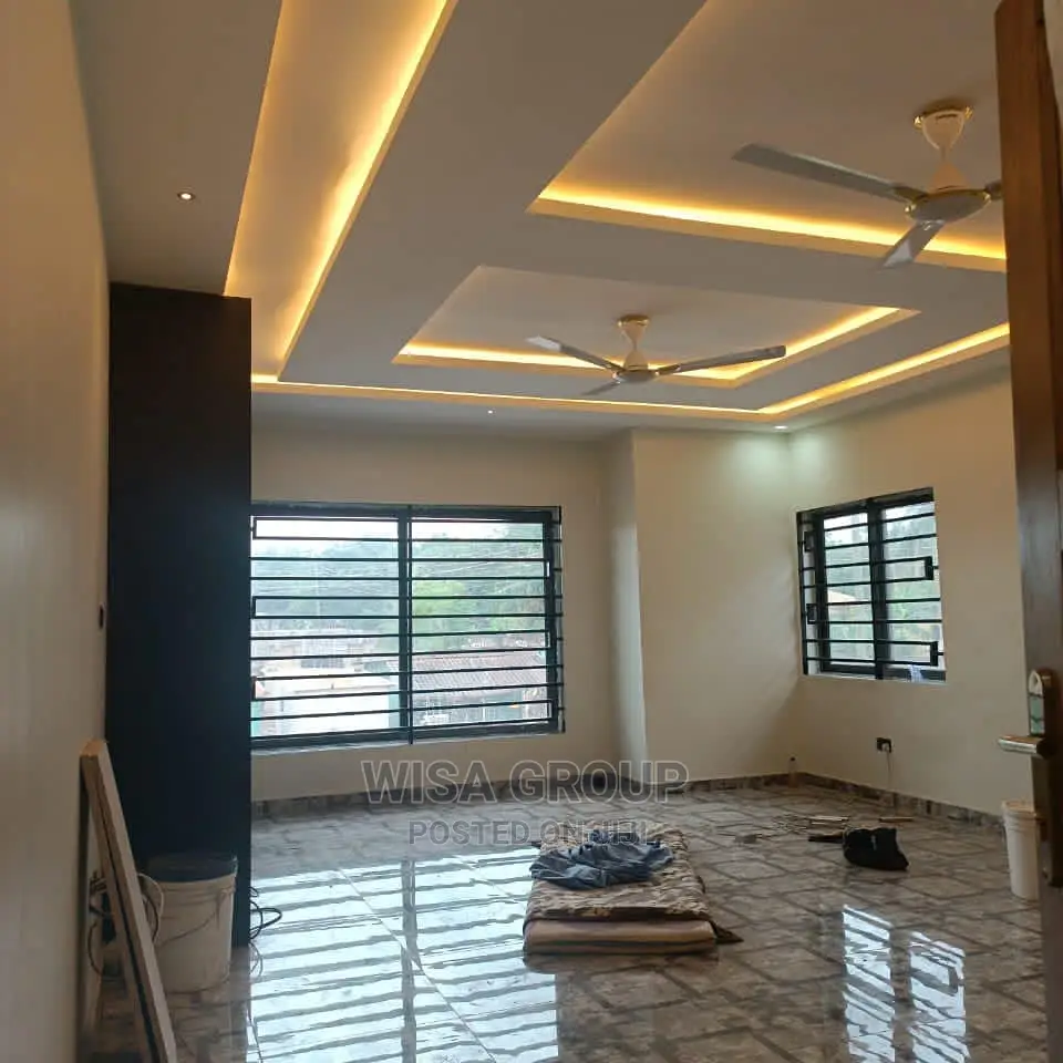 4bedrooms House Story Building for Sale
