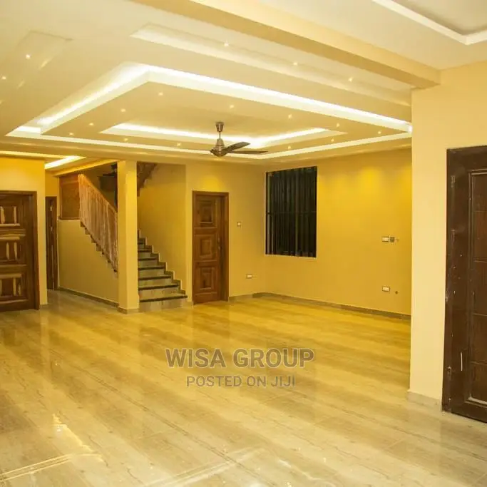 4bedrooms House Story Building for Sale