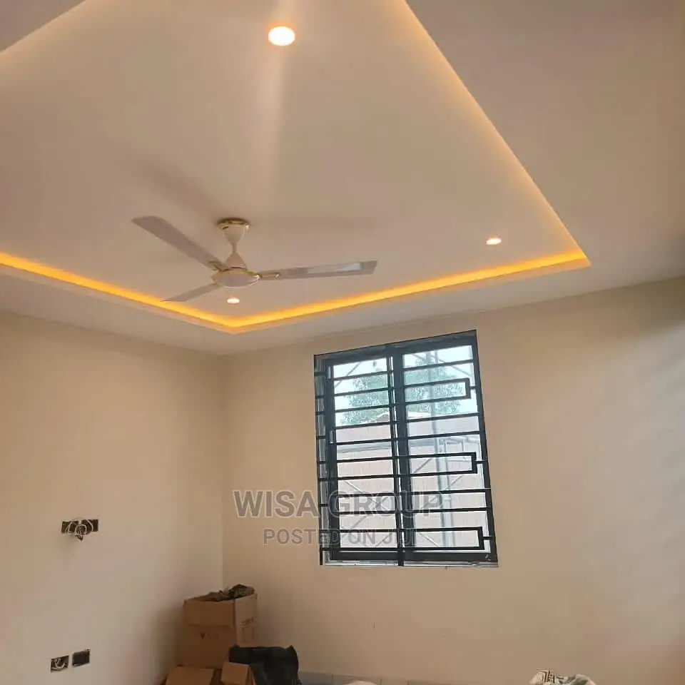 4bedrooms House Story Building for Sale