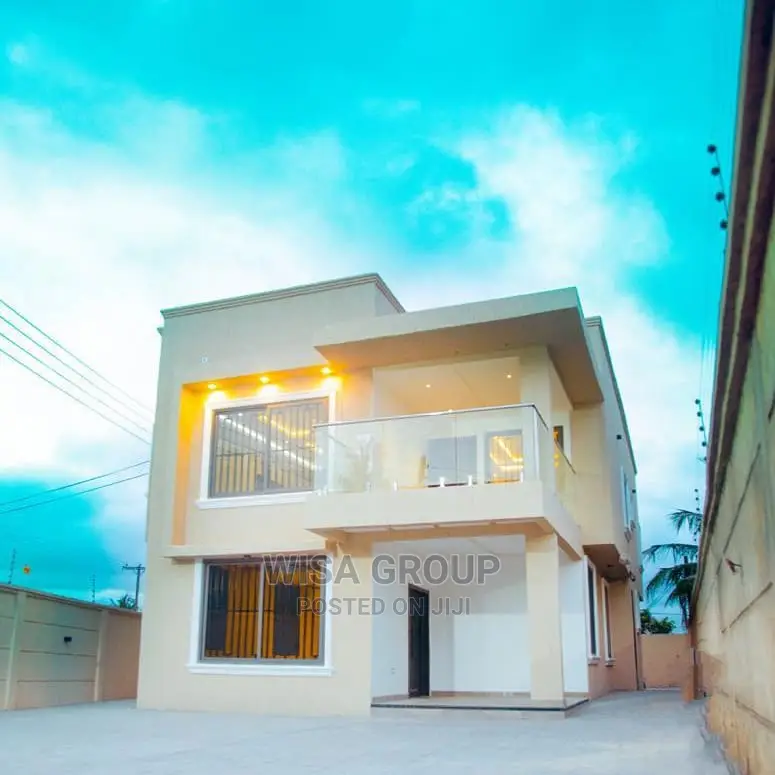 4bedrooms House Story Building for Sale