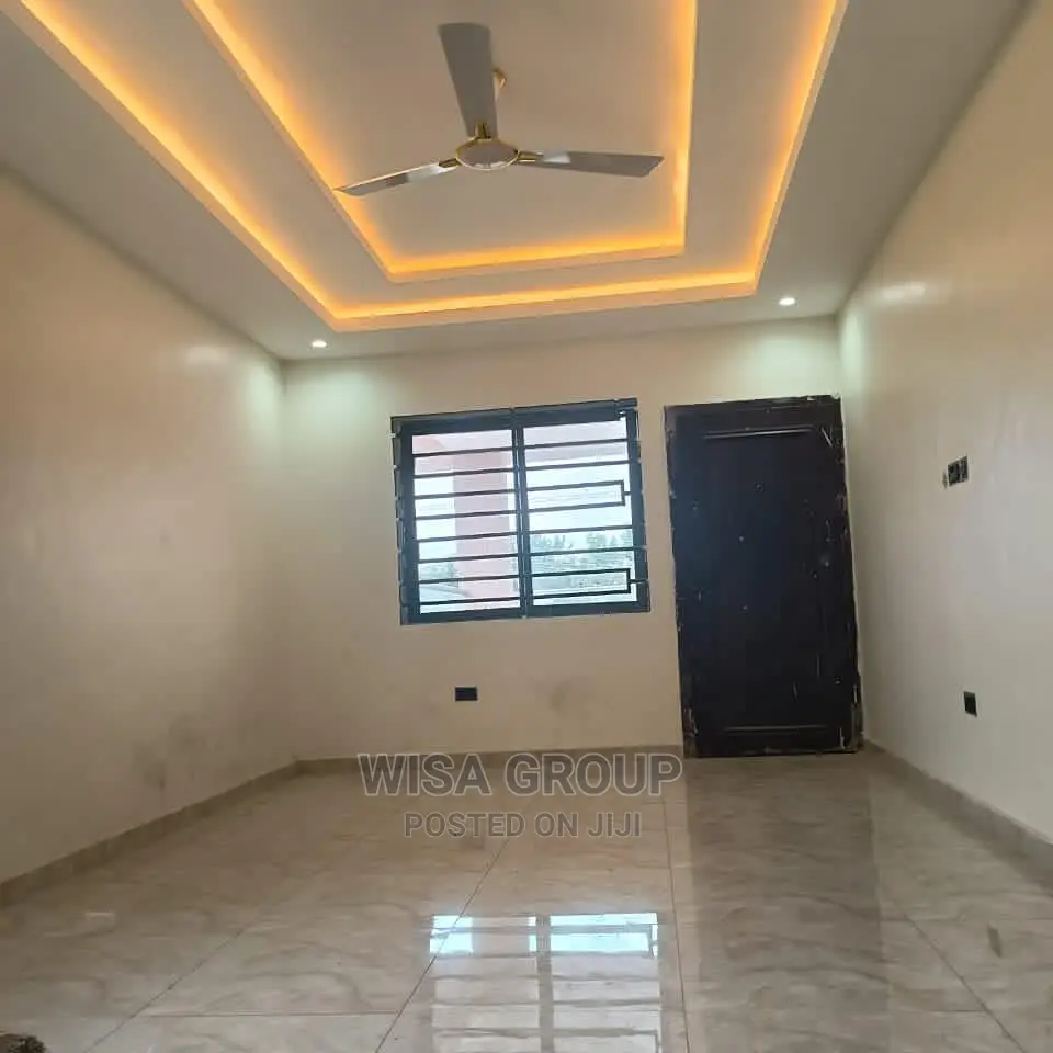4bedrooms House Story Building for Sale