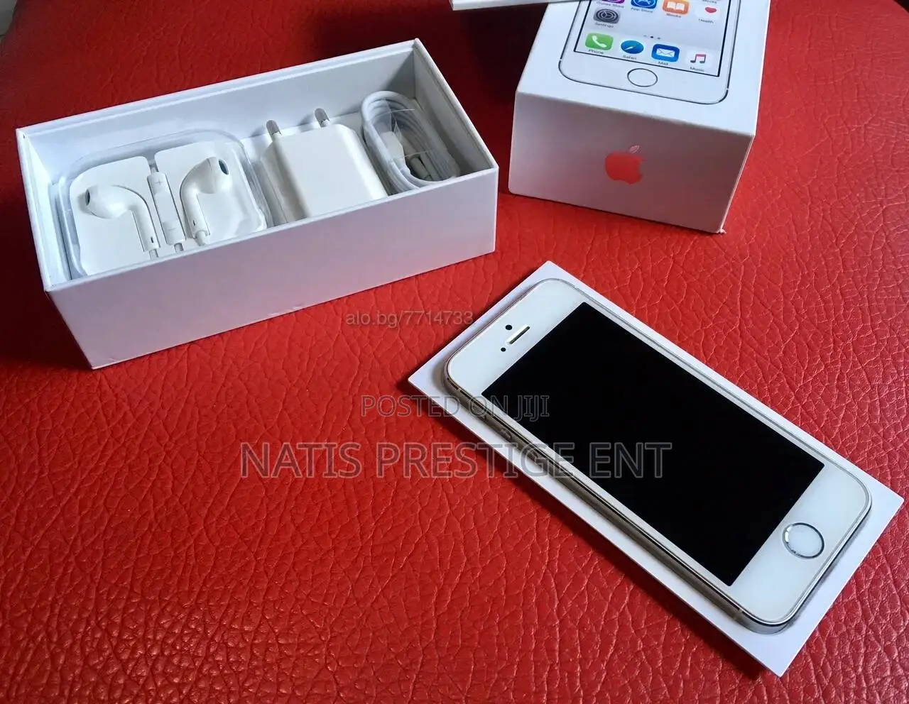 New Apple iPhone 5s 32 GB Black